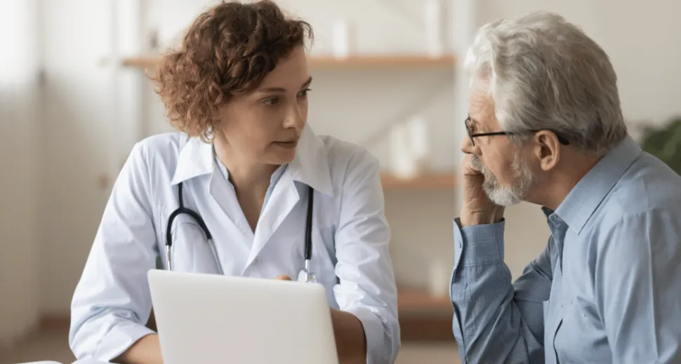 ¿Qué es lo que debe preguntarle a su doctor en su primer cita de mieloma múltiple? image