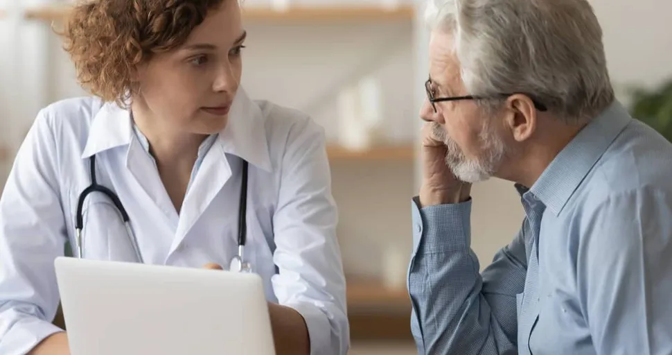 Qué es lo Que Debe Preguntarle a Su Doctor en Su Primer Cita de Mieloma Múltiple image